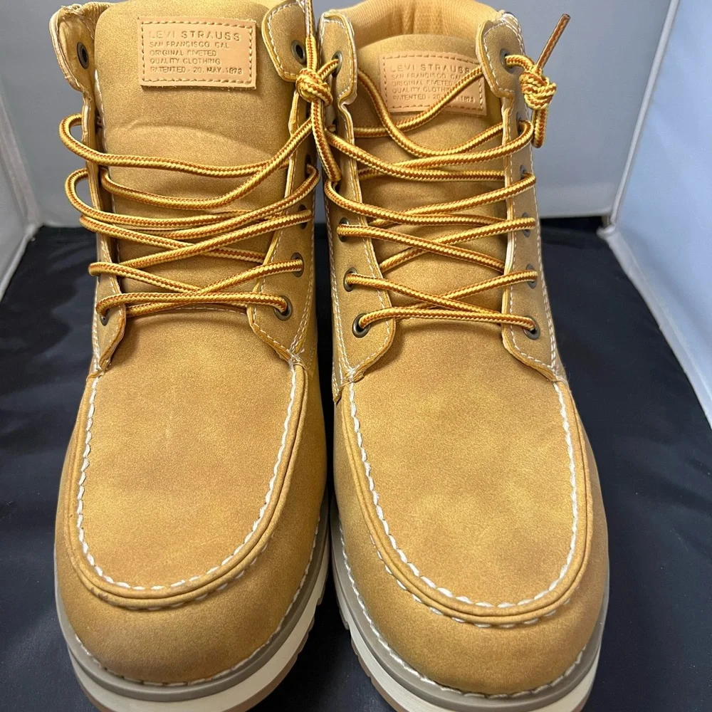 Levi’s Men’s Wheat Work Boots Size 11 New in Box‎